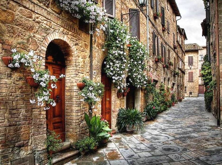 Pienza vicolo florido